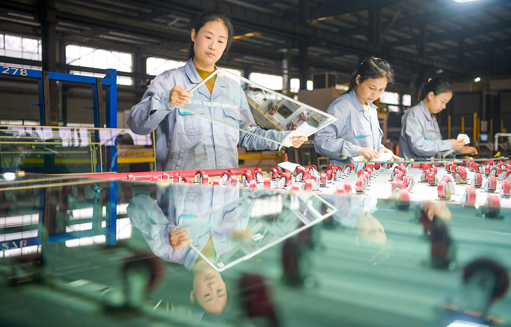A worker inspects vacuum glass products at a workshop in the Yibin district of Luoyang, Henan province, on Oct. 29, 2025. Photo: VCG