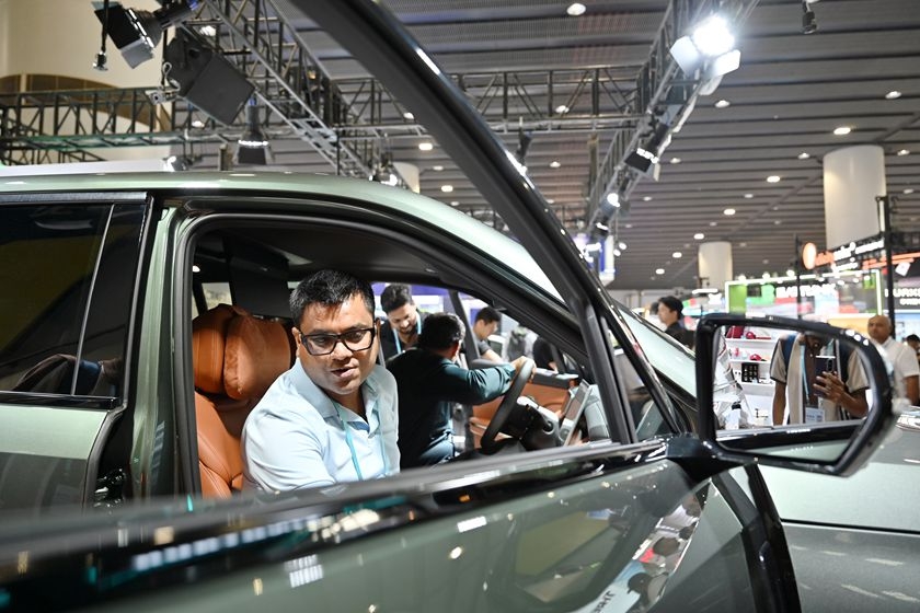 In the first 10 months of the year, sales of new-energy vehicles in China totaled 12.94 million units, with a penetration rate of 46.7%. Photo: VCG