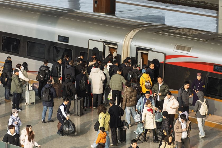 Passengers prepare to board a high-speed train at Nanjing South Railway Station in Nanjing, Jiangsu province, on Monday. Photo: VCG
