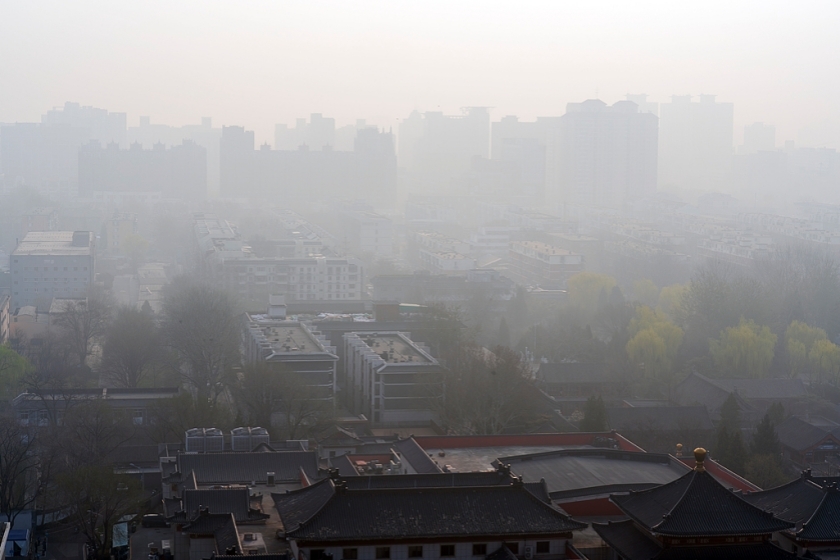 Smoggy weather continues in Beijing on March 25, 2026. Photo: VCG