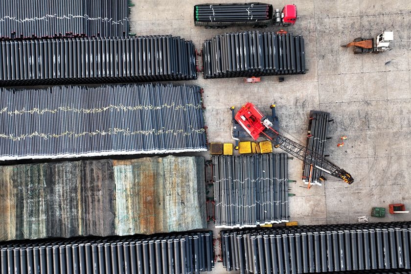 Workers hoist steel pipes at a terminal of Lianyungang Port's Dongfang branch in Jiangsu province on March 27, 2026. Photo: VCG