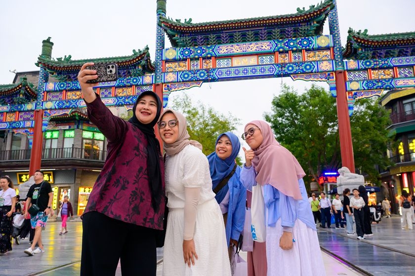 Foreign tourists take a selfie at Beijing’s Qianmen Street on Sept. 10. Photo: VCG